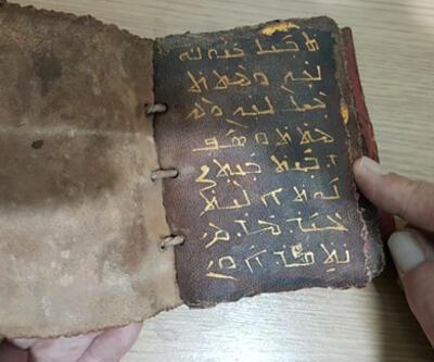 Adana'da ceylan derisi üzerine altın işlemeli tarihi İncil ele geçirildi