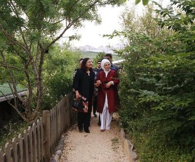 Emine Erdoğan Irak Cumhurbaşkanının eşi Serbagh Salih'i Vahdettin Köşkü ve botanik bahçesini gezdirdi