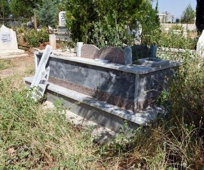 Şanılurfa'da mezar taşlarını kıran şüpheli aranıyor