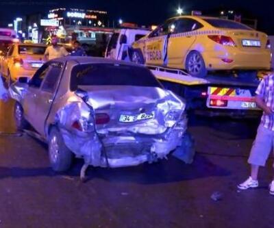 Trafik kazasına müdahale eden polislere otomobil çarptı: 2'si polis 8 yaralı