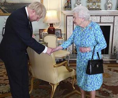 Boris Johnson Buckingham Sarayı'nda başbakanlık görevini devraldı