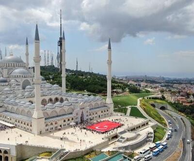 Havadan fotoğraflarla Çamlıca Camii avlusundaki Kur'an kursu şenliği