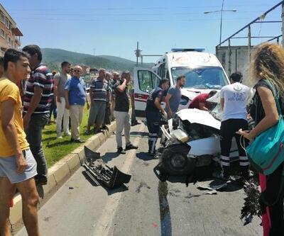 Hasta taşıyan ambulans, otomobille çarpıştı: 2 ölü, 1 yaralı