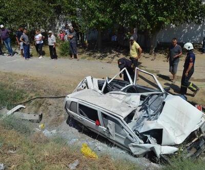 Aydın'da otomobil şarampole devrildi, baba ile oğlu ve kızı yaralandı