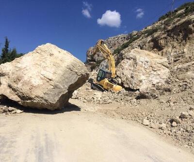 İş makinesinin üzerine 20 tonluk kaya düştü, operatör kaçarak kurtuldu