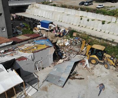 Ataşehir’de su baskınlarına karşı dere yatağındaki barakalar yıkıldı
