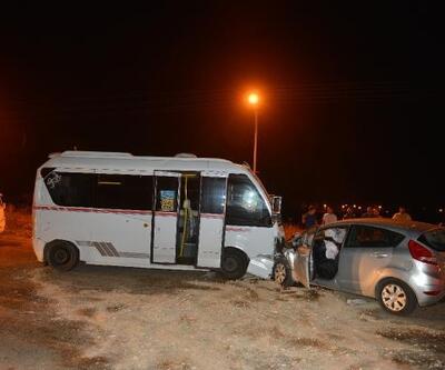 Yolcu minibüsü ile otomobil çarpıştı: 7 yaralı
