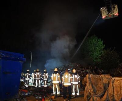Sancaktepe'de hurdalık yangını