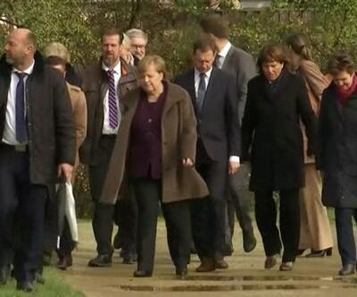 Merkel kurbanlar için yapılan anıta gitti