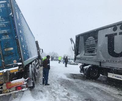Yoğun kar yağışı nedeniyle Bursa-Ankara yolu kapandı