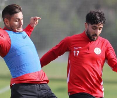 Antalyaspor Tarık Çamdal'ı gönderdi