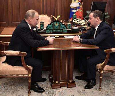 Son dakika... Başbakan Medvedev, Rusya'da hükümetin istifa ettiğini duyurdu