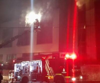 Esenyurt'ta 4 katlı bir tekstil fabrikasının deposunda yangın