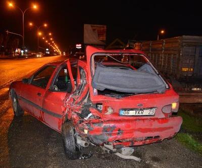 TIR, kırmızı ışıkta bekleyen otomobillere çarptı: 5 yaralı