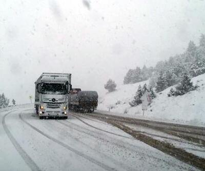 Antalya- Konya yolunda kar yağışı