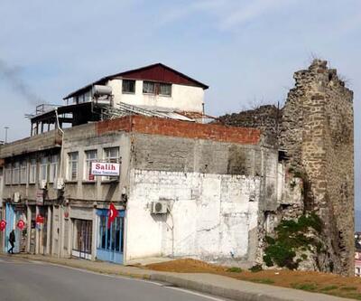 Trabzon Kalesi'nin surlarındaki yapılaşma engellenemiyor