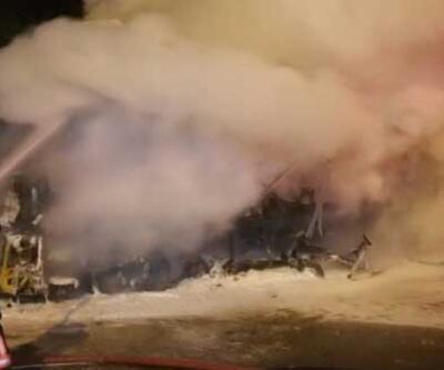 Anadolu Otoyolu'nda tren rayı yüklü TIR'da yangın