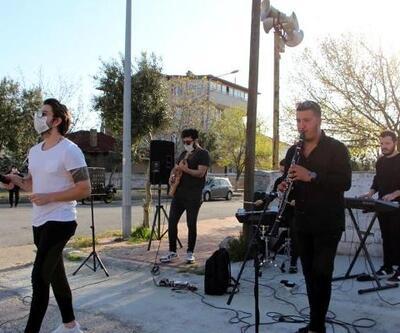 Pınarhisar'da evde kalanlara moral konseri