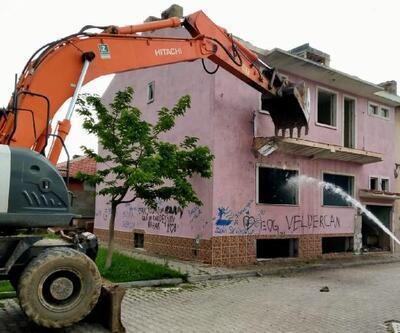 Eskişehir’de metruk ve riskli binalar yıkılıyor