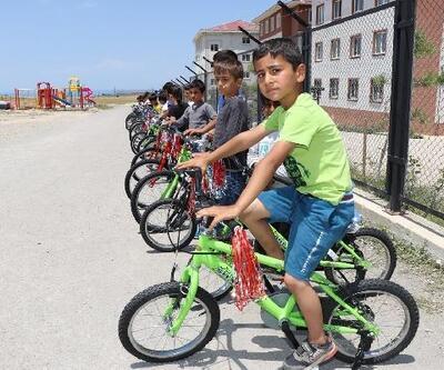 Babasız 42 çocuk bisiklet sevinci yaşadı