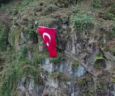Yamaca, Türk Bayrağı asarak Cumhuriyet'i kutladılar
