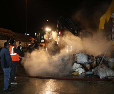 Anadolu Otoyolu'nda park halindeki tekstil yüklü TIR'da yangın çıktı