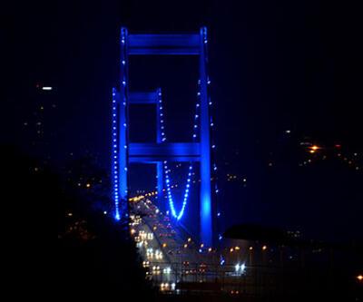 FSM Köprüsü 3 Aralık Dünya Engelliler Günü dolayısıyla mavi renge büründü