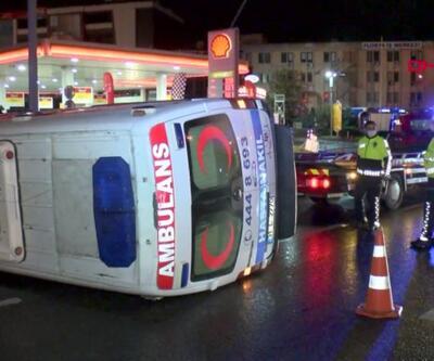 Ambulans önce minibüse sonra bariyerlere çarptı | Video