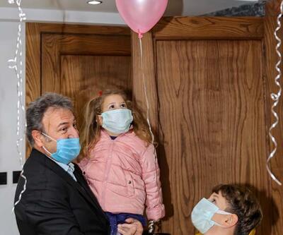 İzmir depreminin sembol ismi Ayda'ya sürpriz doğum günü kutlaması