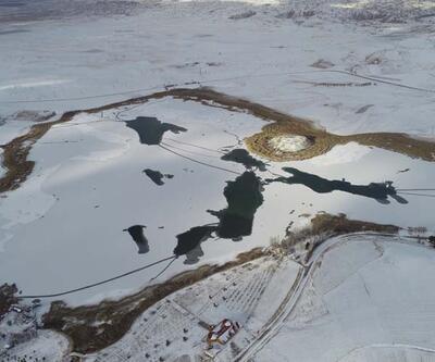 Sivas'ta Hafik gölü buz kesti