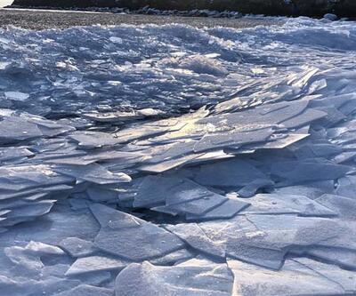 Çıldır Gölü buz tutmaya başladı