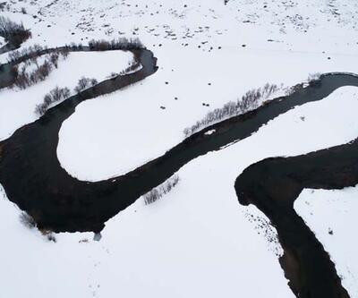 Zamantı Irmağı'nın menderesleri kar altında göz kamaştırıyor