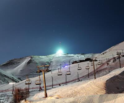Palandöken Kayak Merkezi gece görüntüsüyle büyülüyor