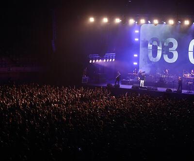 İspanya'da 5 bin kişi mesafesiz konsere katıldı