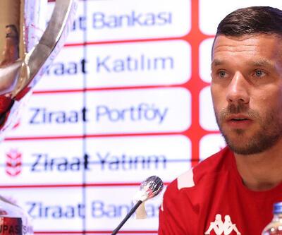 Son dakika... Antalyaspor'da Podolski'yle yollar ayrılıyor