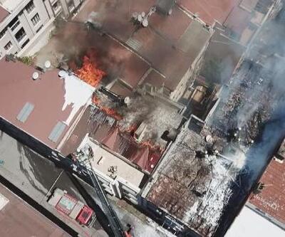 Rami'de binanın çatısı alev alev yandı