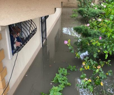 İstanbul'da yağmur: Ev ve iş yerlerini su bastı