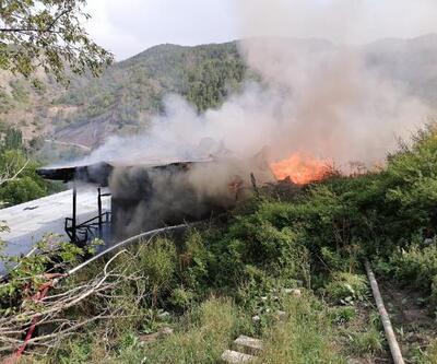 Mahallede korkutan yangın; 6 ev alevlere teslim