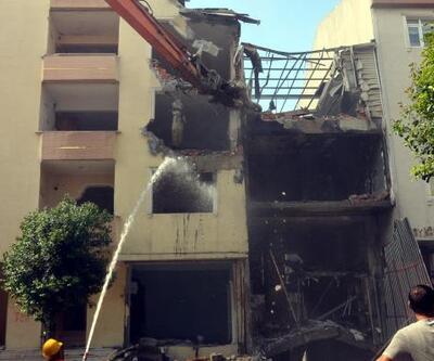 Avcılar'daki patlamada büyük hasar gören iki bina 30 gün sonra yıktırıldı