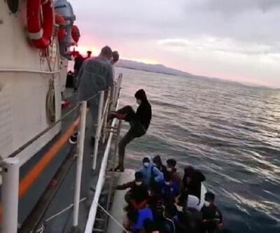 Ayvalık açıklarında 54 kaçak göçmen kurtarıldı