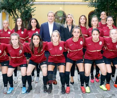 Galatasaray Kadın Futbol Takımı sporseverlerle buluştu