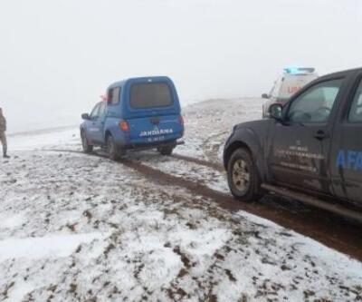 Kars'ta donmak üzere olan 2 çobanı ekipler kurtardı