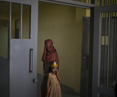 Taliban, taciz ve şiddetten kaçıp sığınma evine giden Afgan kadınları cezaevine yerleştirdi 