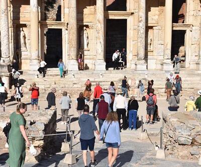 Tarih turizminin gözdesi Efes'te pandeminin izleri siliniyor