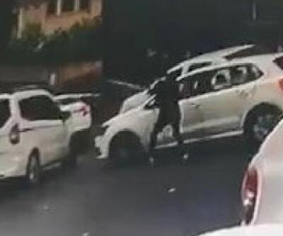 O anlar kamerada: Şişli'de aracıyla önünü kestiği otomobilin sürücüsüne kurşun yağdırdı