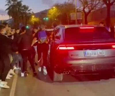 Barcelona taraftarı Ronald Koeman'ın arabasına saldırdı
