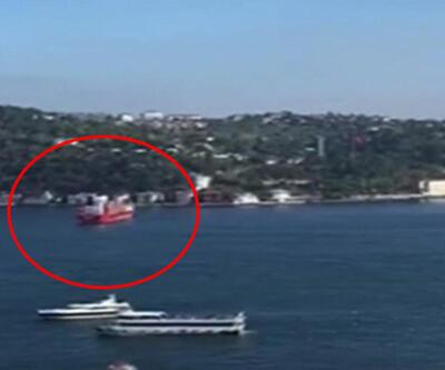 SON DAKİKA: İstanbul Boğazı'nda sürüklenen gemi kıyıya metreler kala durdu