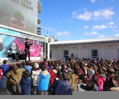 Başakşehir Belediye Başkanı Kartoğlu çocuklarla birlikte fidan dikti
