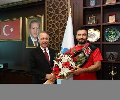 Güreşçi Onur Alkanoğlu’ndan Sultangazi Belediyesi’ne ziyaret