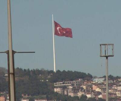 Çamlıca Tepesinden uçan Türk Bayrağı yeniden gönderde